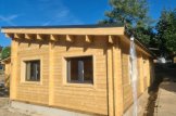 Casa de madeira pré-fabricada BERTA F com telhado plano (44+44 mm), 72 m² com terraço de 18 m² e garagem de 20 m² customer 2